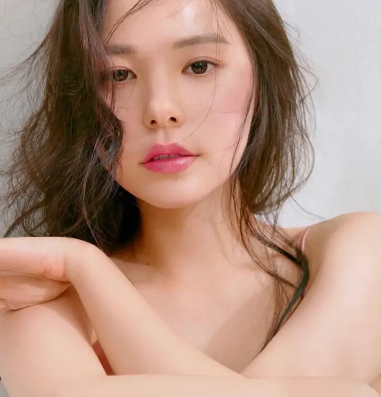 Min Hyo Rin